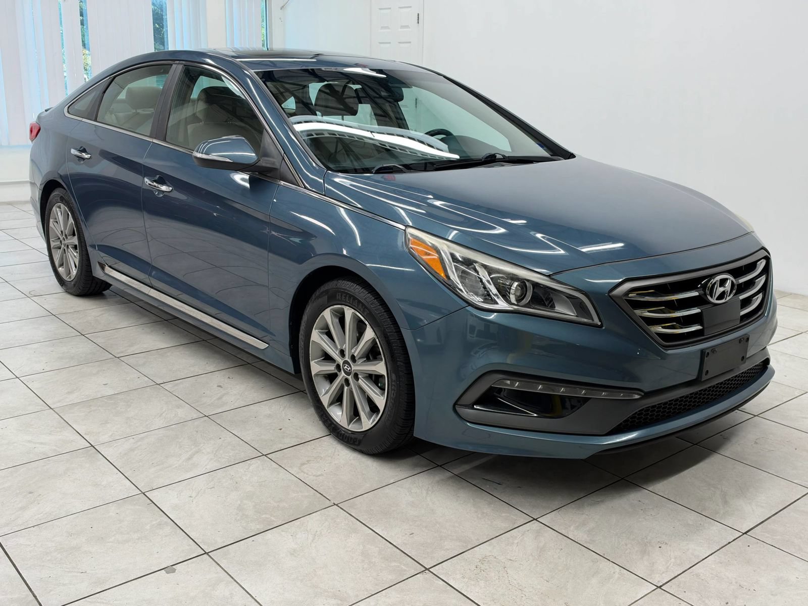 Used 2017 Hyundai Sonata Limited w/ Ultimate Package 04 FWD image 1