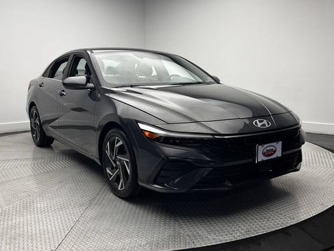 Used 2024 Hyundai Elantra SEL w/ Convenience Package FWD image 39