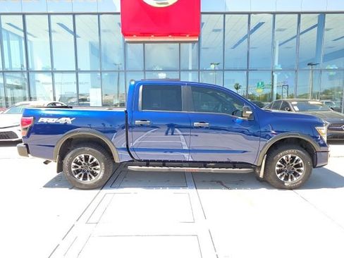 Used 2022 Nissan Titan PRO-4X w/ Pro-4x Convenience Package image 3