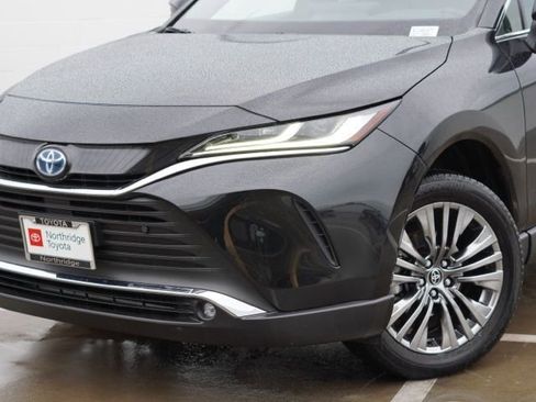 Certified 2024 Toyota Venza XLE image 5