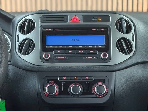 Used 2011 Volkswagen Tiguan SE FWD image 10
