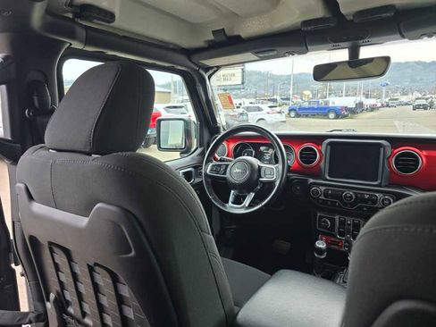 Used 2021 Jeep Wrangler Unlimited Rubicon w/ Uconnect 4C Nav & Sound Group image 10