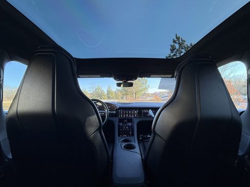 Used 2022 Porsche Taycan image 33