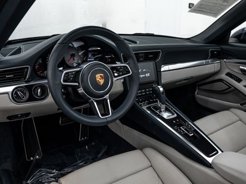 Certified 2018 Porsche 911 Targa 4S AWD/4WD image 14