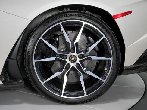 Used 2017 Lamborghini Aventador S image 26