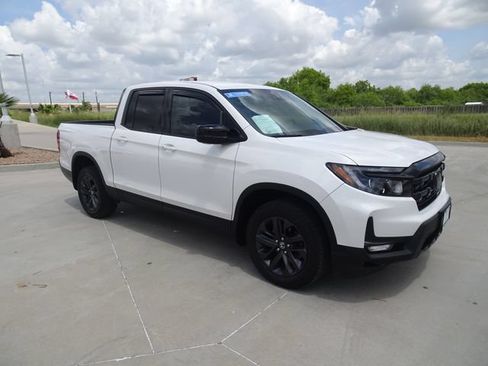 Certified 2024 Honda Ridgeline Sport image 3