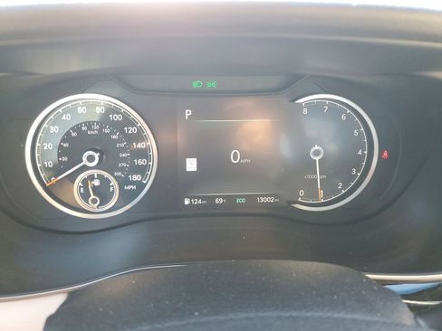 Used 2025 Genesis G70 2.5T image 29