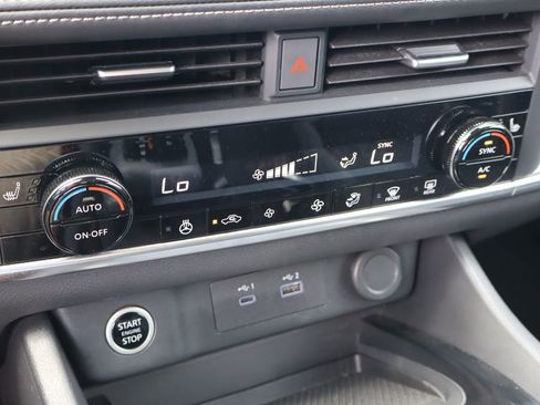 Used 2023 Nissan Rogue SV w/ SV Premium B Package FWD image 24