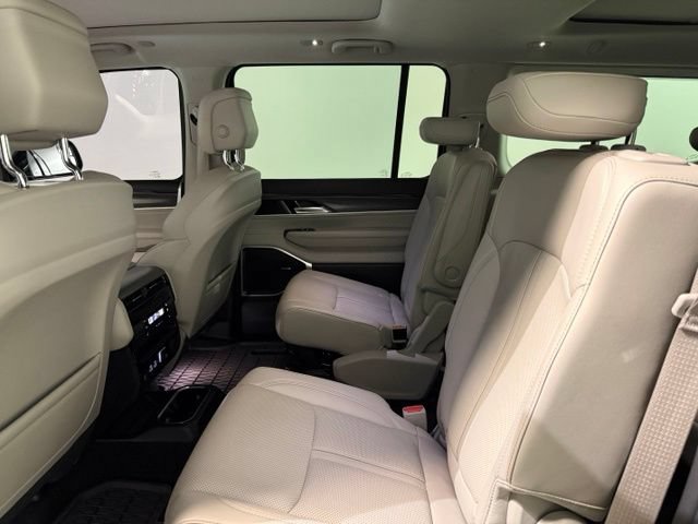 Used 2023 Jeep Wagoneer Series II w/ Premium Group I AWD/4WD image 26