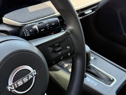 Used 2025 Nissan Kicks SV FWD image 13