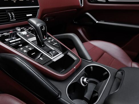 Certified 2023 Porsche Cayenne Platinum Edition AWD/4WD image 24