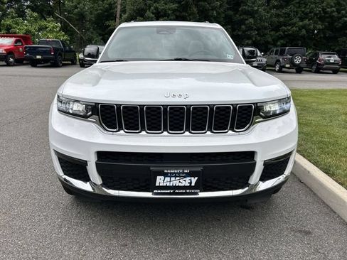Used 2023 Jeep Grand Cherokee L Limited AWD/4WD image 3