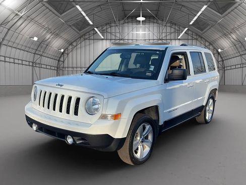 Used 2014 Jeep Patriot Limited w/ Sun/Sound Group image 21