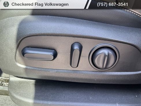 Used 2024 GMC Terrain AT4 image 28