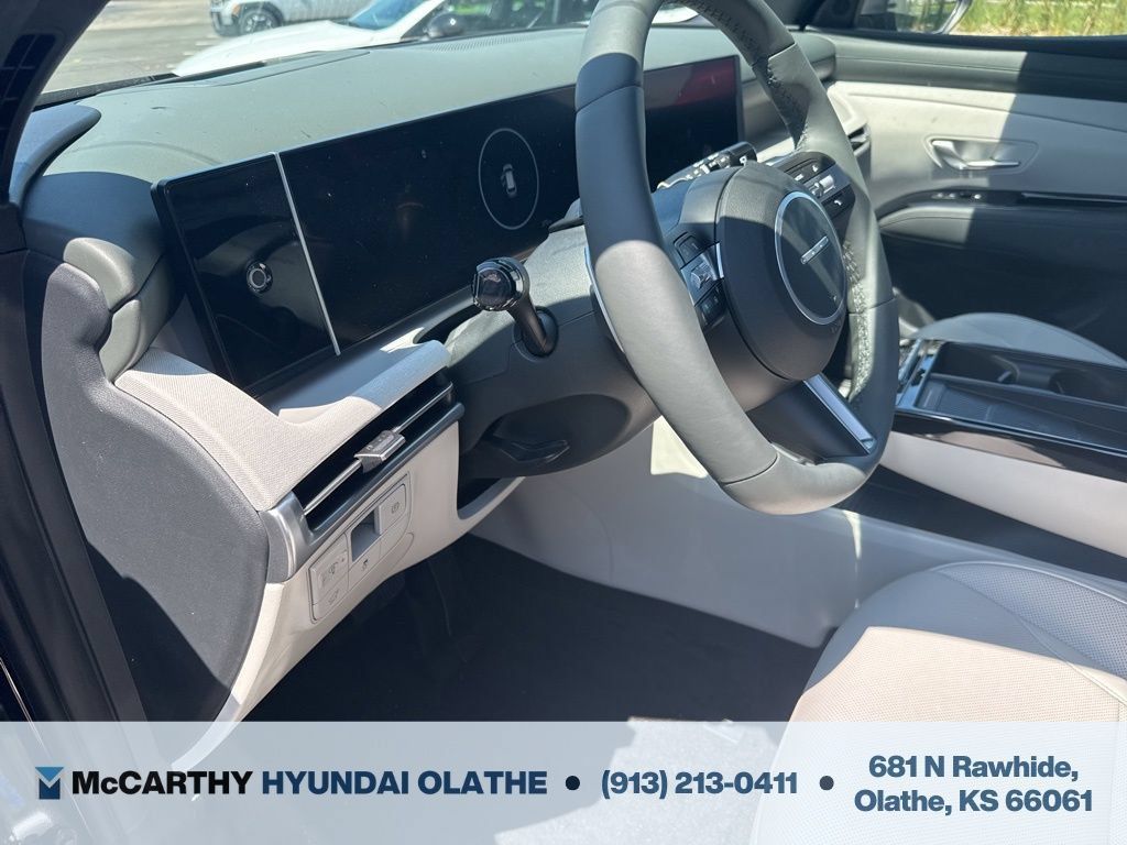 Used 2025 Hyundai Tucson Limited AWD/4WD image 3