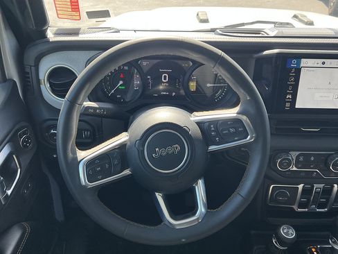 Used 2024 Jeep Wrangler Unlimited Sahara AWD/4WD image 17