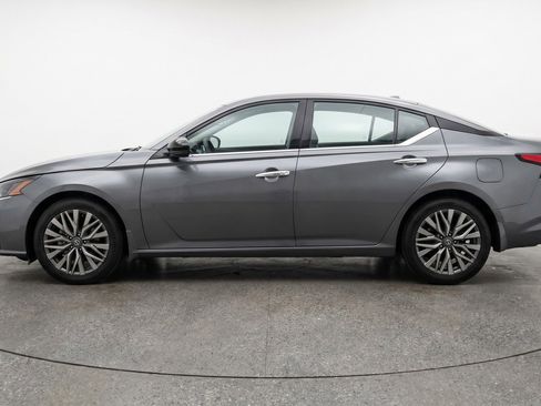 Used 2025 Nissan Altima 2.5 SV image 5