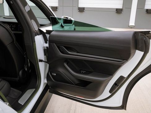 Used 2022 Porsche Taycan 4S image 26