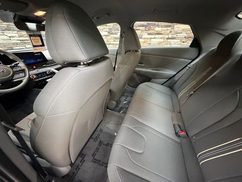 Used 2023 Hyundai Elantra SEL w/ Convenience Package image 25