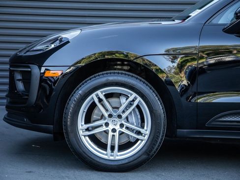 Certified 2023 Porsche Macan image 11