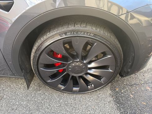 Used 2023 Tesla Model Y Performance image 28