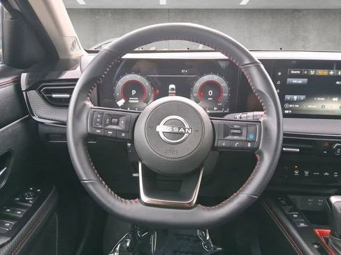 Certified 2025 Nissan Kicks SR image 21