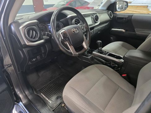 Used 2017 Toyota Tacoma SR5 w/ Tow Package AWD/4WD image 10