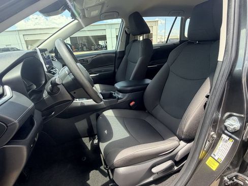 Used 2023 Toyota RAV4 LE FWD image 24