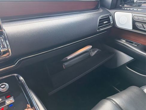 Used 2019 Lincoln Navigator L Reserve AWD/4WD image 32