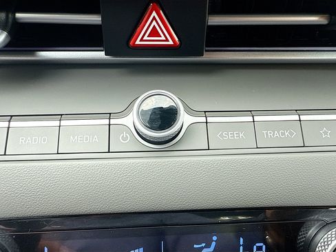 Used 2024 Hyundai Elantra SEL w/ Convenience Package FWD image 35