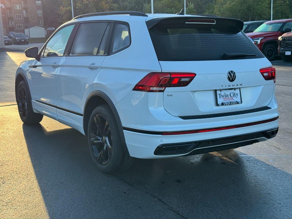 Used 2024 Volkswagen Tiguan SE R-Line FWD image 6