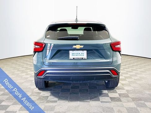 Used 2025 Chevrolet Trax LS w/ LS Convenience Package FWD image 7