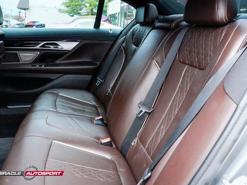 Used 2016 BMW 750i image 26