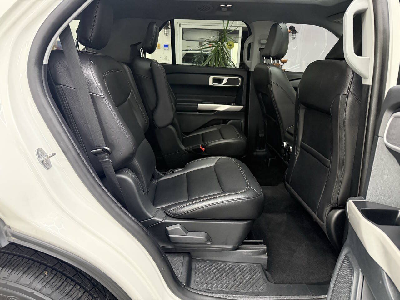 Used 2021 Ford Explorer XLT w/ Equipment Group 202A AWD/4WD image 16