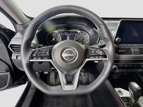 Used 2023 Nissan Altima 2.5 SR FWD image 11