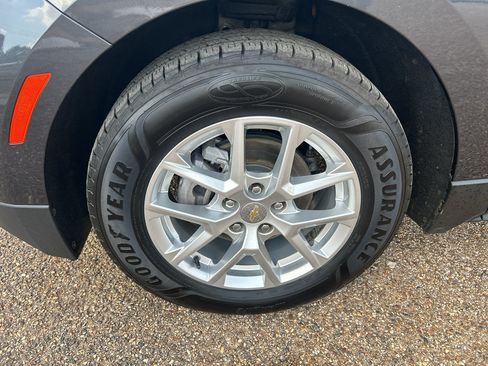 Used 2022 Chevrolet Equinox LT FWD image 10
