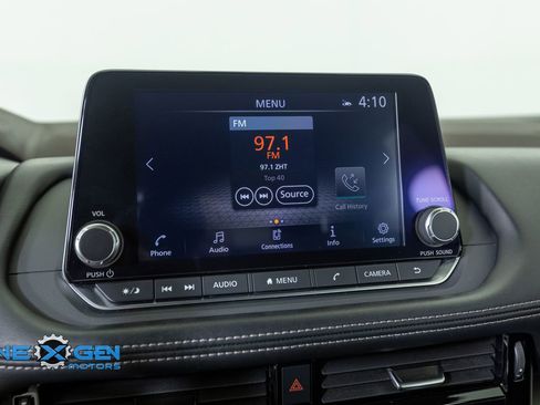 Used 2022 Nissan Rogue SV AWD/4WD image 17