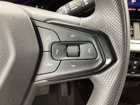 Used 2025 Chevrolet Trax LT FWD image 18