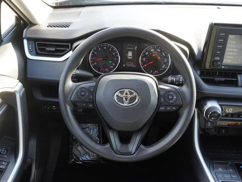 Used 2022 Toyota RAV4 XLE w/ Convenience Package FWD image 18