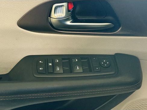 Used 2019 Chrysler Pacifica Touring Plus w/ Tire & Wheel Group image 18