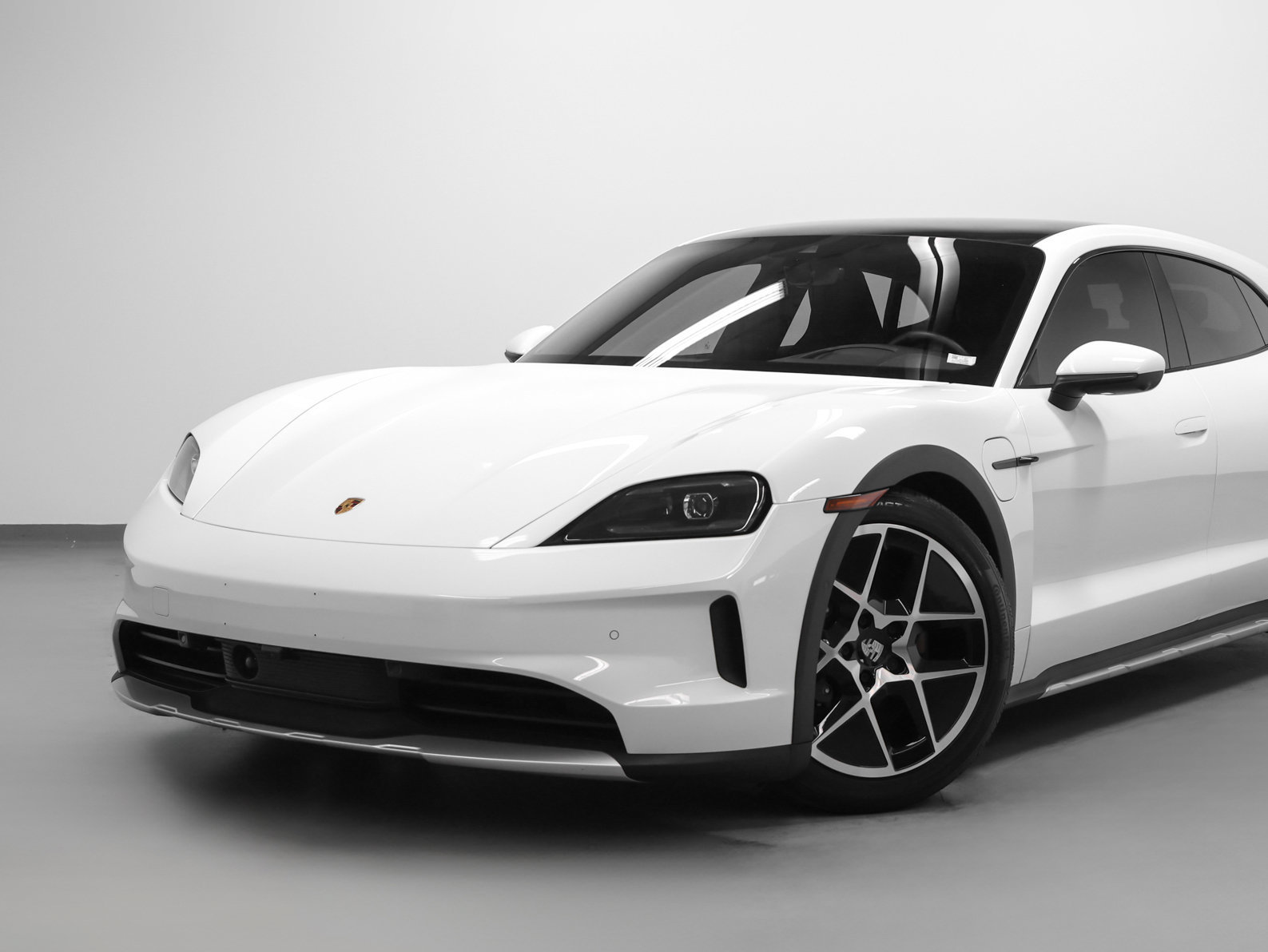 Certified 2025 Porsche Taycan 4 Cross Turismo w/ Premium Package AWD/4WD image 7
