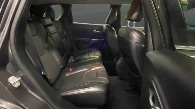 Used 2019 Jeep Cherokee Limited FWD image 25