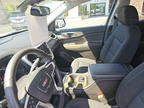 Used 2023 GMC Acadia SLE image 36