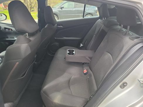 Used 2020 Toyota Prius LE AWD/4WD image 9