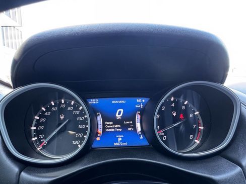Used 2019 Maserati Levante image 24