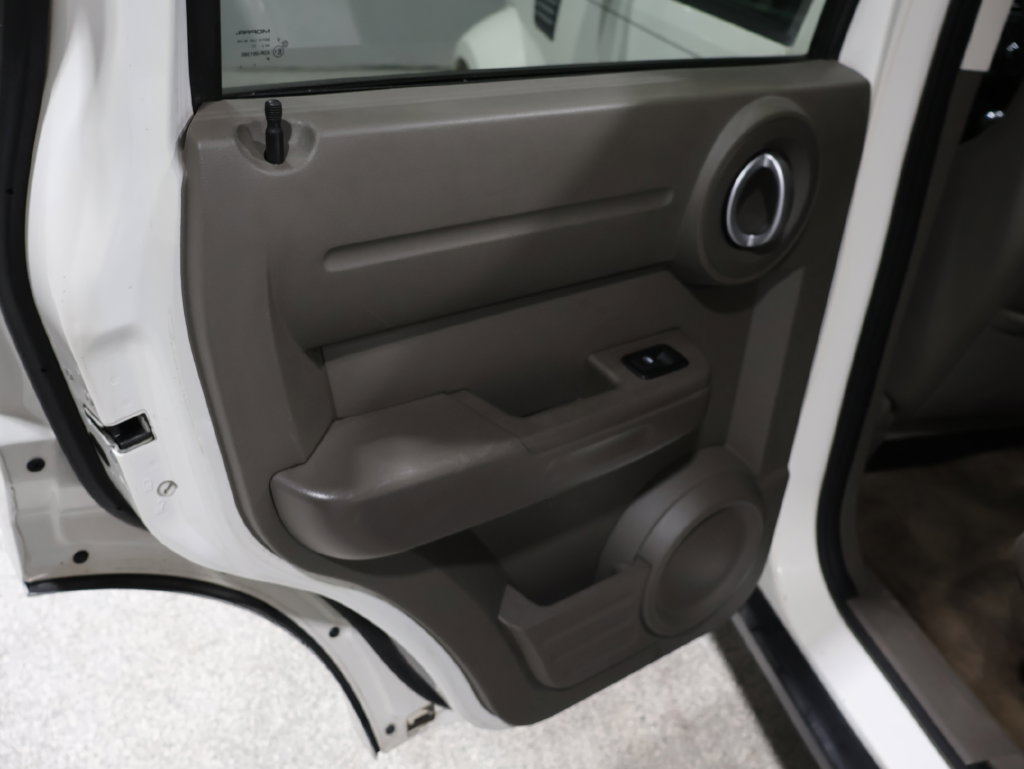 Used 2008 Dodge Nitro SXT RWD image 17