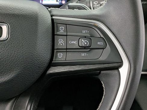 Used 2023 Jeep Grand Cherokee L Laredo image 27