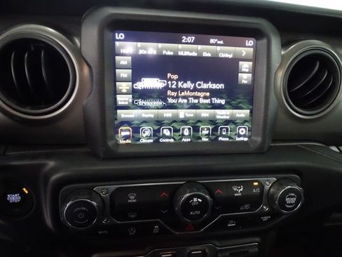 Certified 2022 Jeep Wrangler Sport AWD/4WD image 11