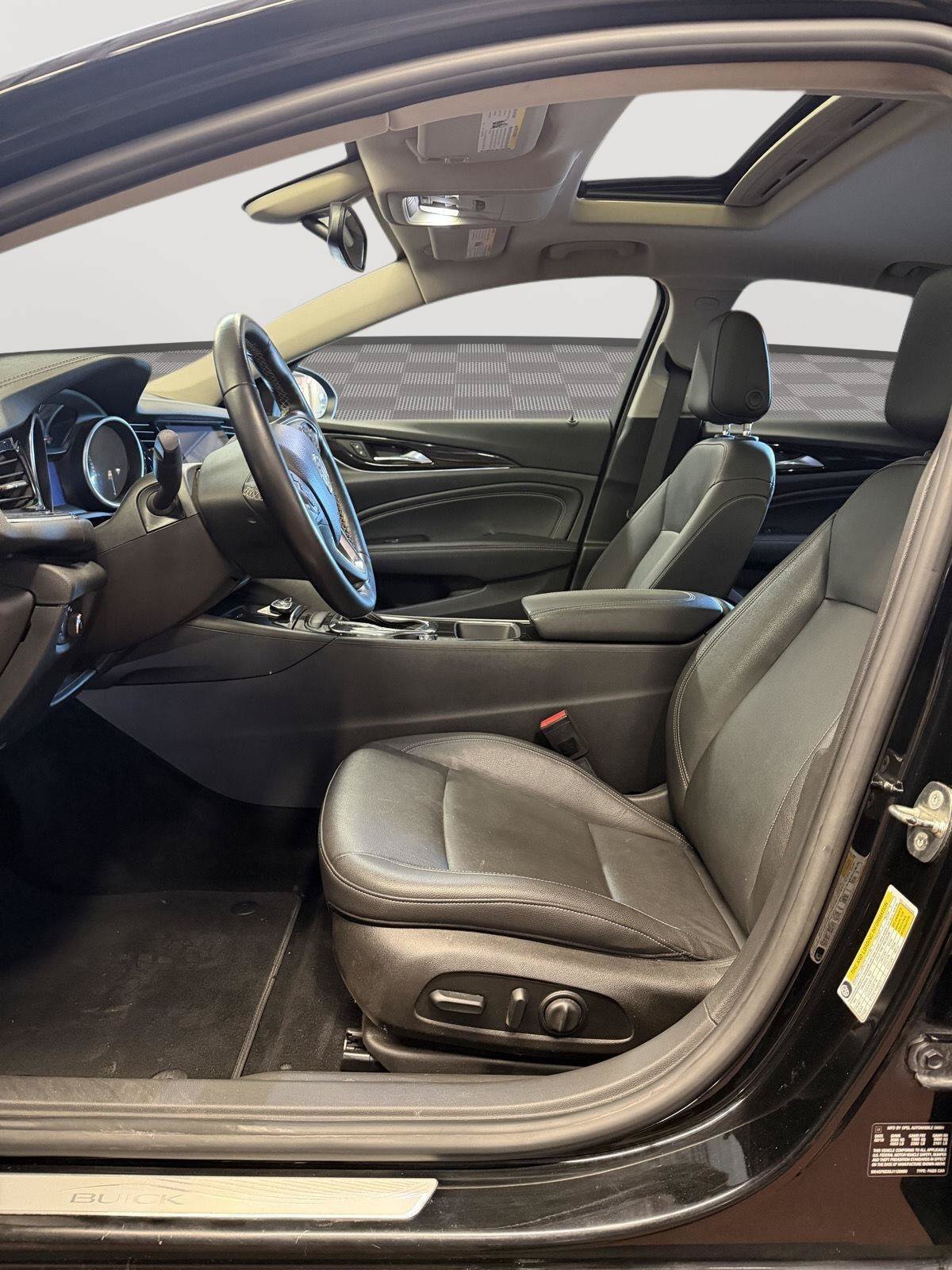 Used 2018 Buick Regal Essence FWD image 22