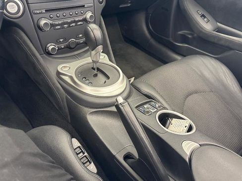 Used 2018 Nissan 370Z Touring RWD image 11